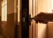 Por qué hay que echar siempre la llave: el método del resbalón